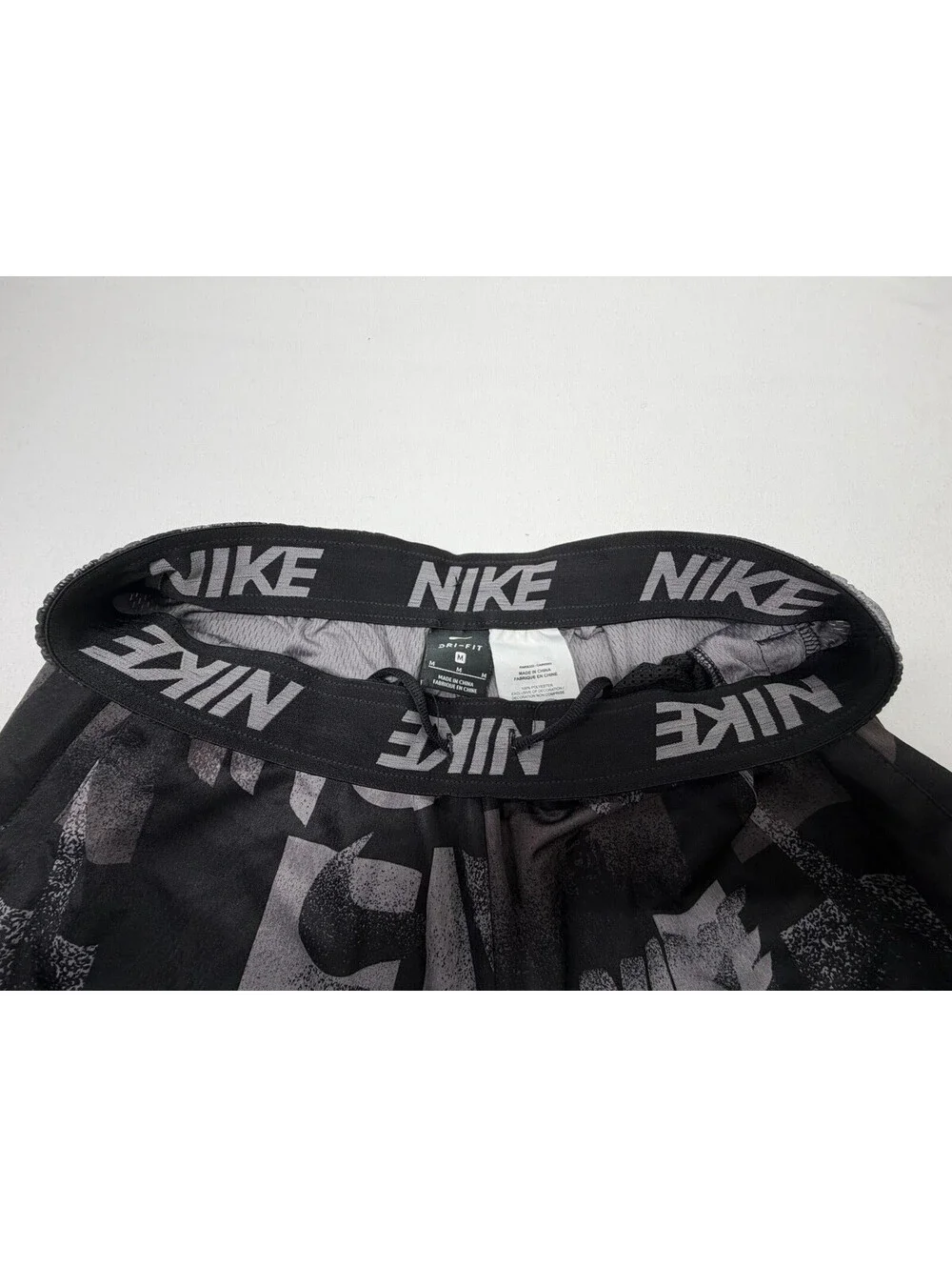 Nike Boy's Shorts Athletic Dri Fit Drawstring Graphic Print  Size M Black